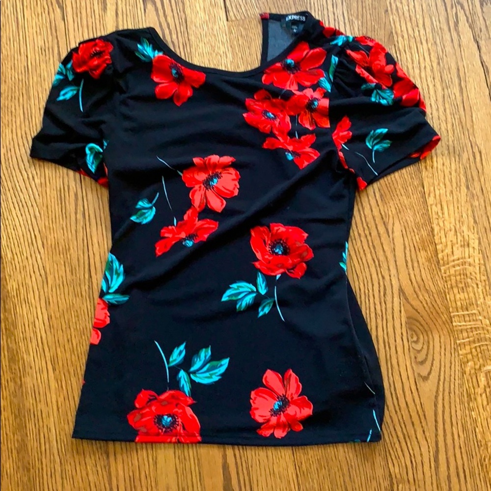Puff sleeved top